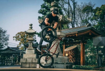 Bike Flip Hiroshima Tempel